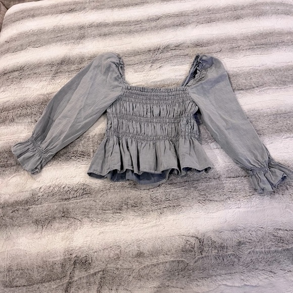 Who What Wear Chambray Crop Ruffle Puff Sleeve Blouse - Picture 2 of 5